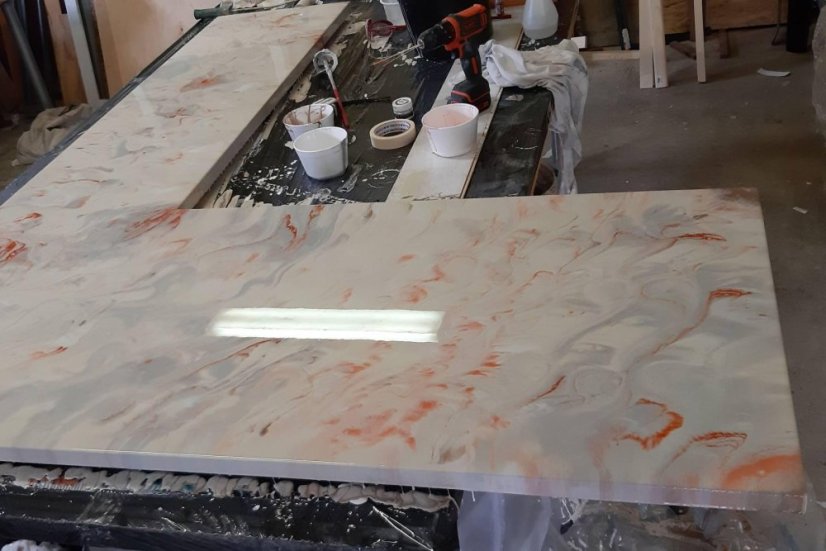 Pracovny stol - povrch zaliaty pomocou 4090 Top Coat