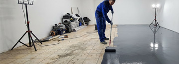 Epoxidová podlaha na dlažbu: Dá se bez bourání?